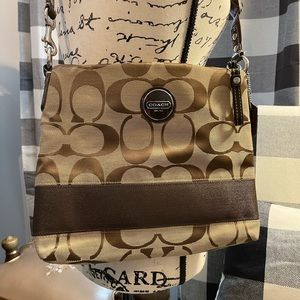 Coach classic crossbody canvas bag like new!